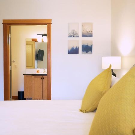 Apartamento Mtn View Escape With King Size Bed With Outdoor Pool - Banff Pass Included! Canmore Exterior foto