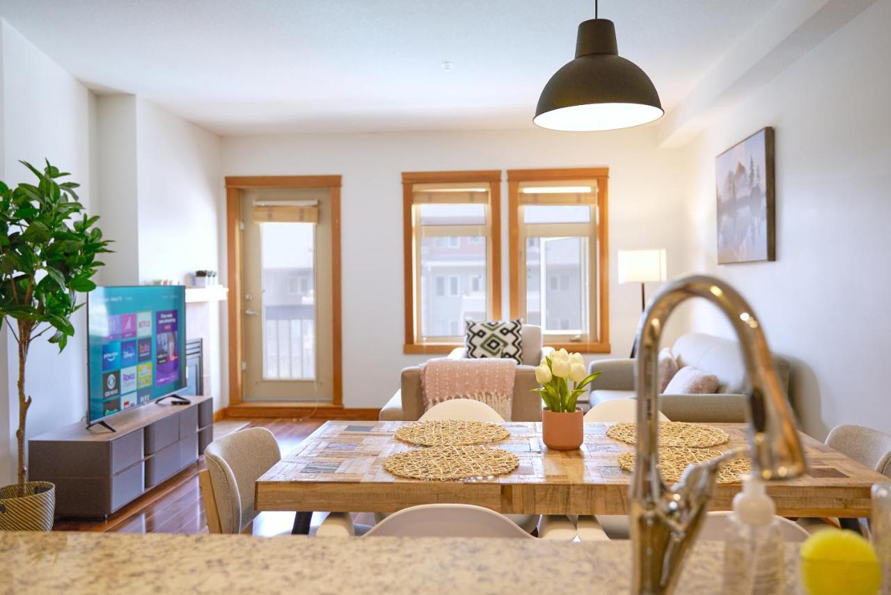 Apartamento Mtn View Escape With King Size Bed With Outdoor Pool - Banff Pass Included! Canmore Exterior foto