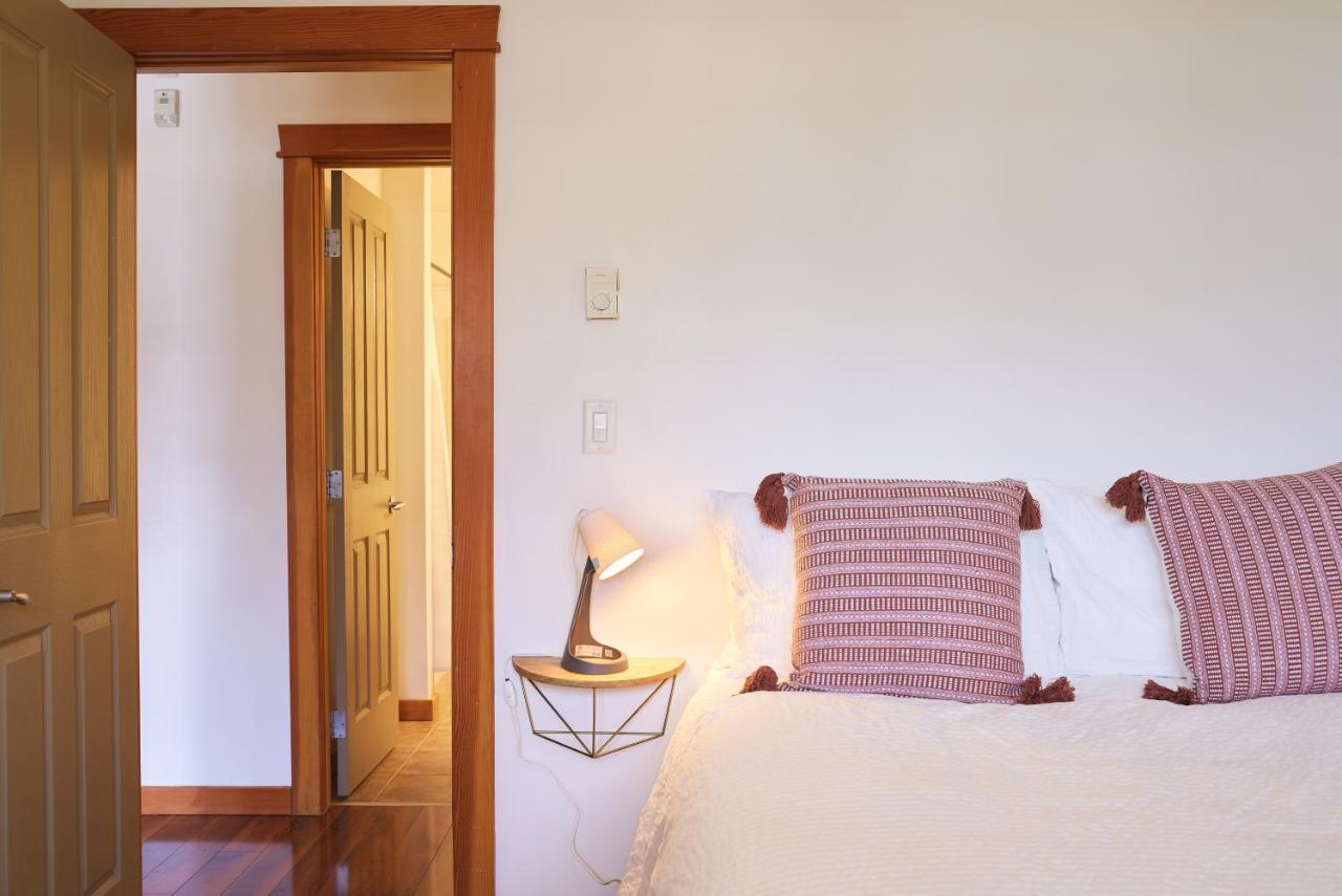 Apartamento Mtn View Escape With King Size Bed With Outdoor Pool - Banff Pass Included! Canmore Exterior foto